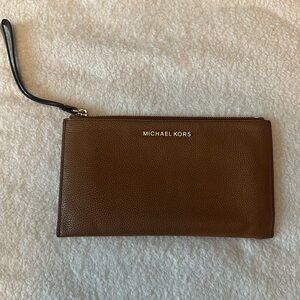 Michael Kors- wristlet- brown